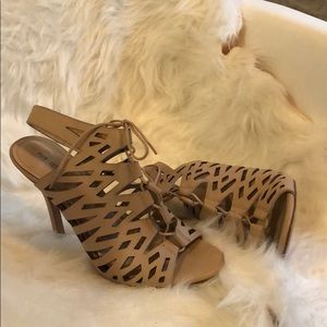 Pour La Victoire Heels